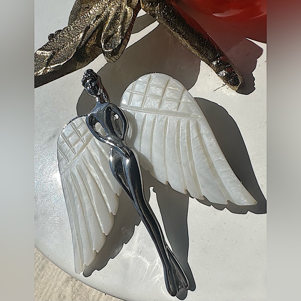 Silver Tone Natural Mother Of Pearl Angel Wings Brooch Pendant 38$